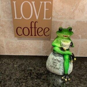 Frog Statue for Garden, Drinking Coffee Green Frog Figurine for Outdoor Decor